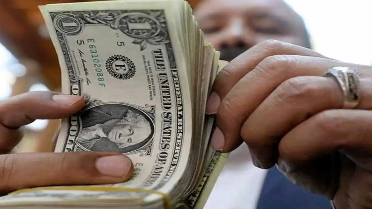 تطورات جديدة في أسعار صرف الدولار داخل البنوك المصرية اليوم